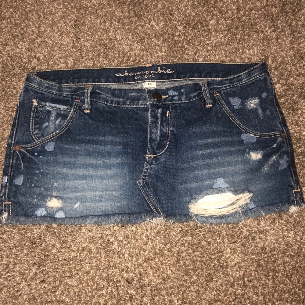 Never worn Abercrombie kids skirt size 16